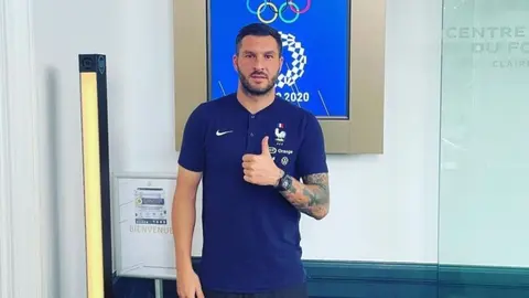 Gignac les enseñó a sus compañeros franceses algunas costumbres mexicanas