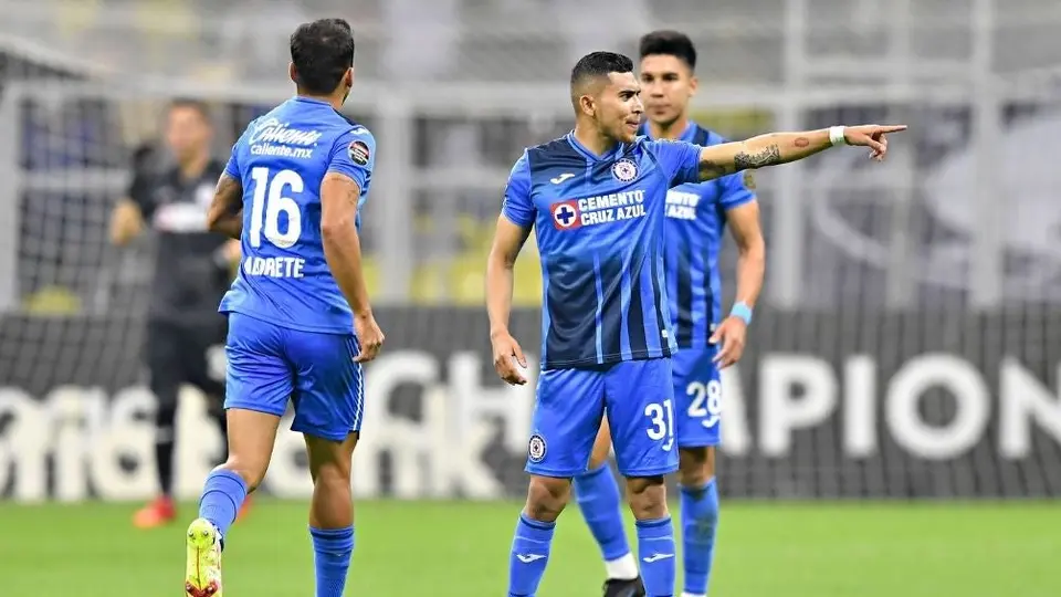 Cruz Azul:  No ha podido contar con plantel completo en lo que va del torneo