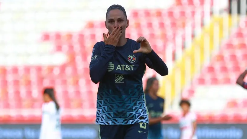 Janelly Farías, presente en el México vs Jamaica como comentarista de CBS