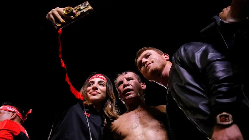 JC Chávez celebró con Canelo Álvarez en el ring: 'El mejor de la actualidad'