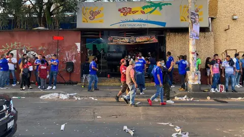 Cruz Azul vs Pachuca: Venta de alimentos en inmediaciones del Azteca provocó aglomeraciones