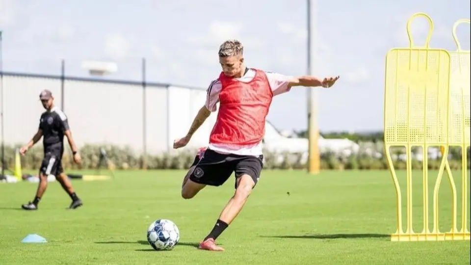 David Beckham: Su hijo Romeo firmó su primer contrato como profesional