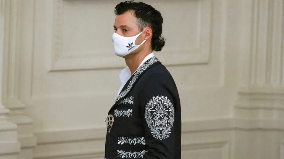Joe Kelly: Asistió a reunión con Joe Biden en la Casa Blanca con chaqueta de mariachi