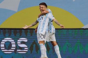 Papu Gómez casi se fractura con una asistencia de Lionel Messi jugando basquetbol