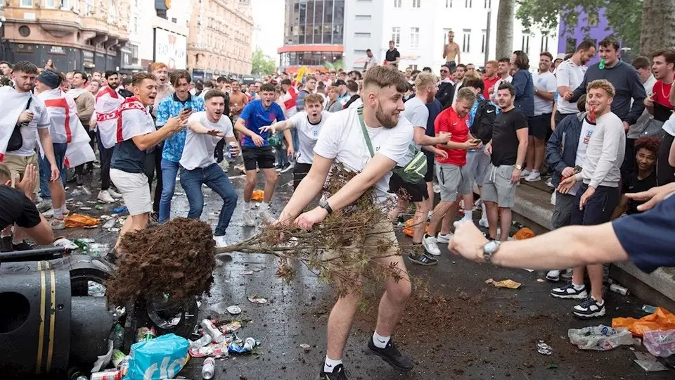 Disturbios en Wembley podrían 'tambalear' candidatura de Gran Bretaña para el Mundial 2030