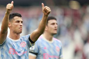 Manchester United: CR7 llegó a entrenar en su nuevo Bentley de más de 200 mil euros