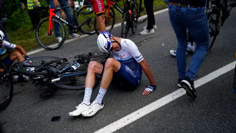 Tour de Francia: Aficionada que provocó caída masiva de ciclistas fue detenida