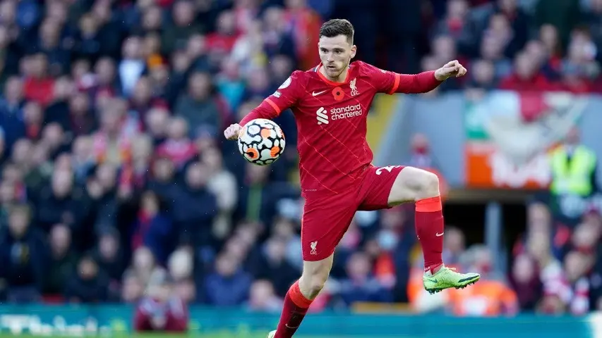 Andy Robertson durante un partido con el Liverpool | AP