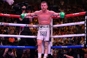 Canelo Álvarez: Buscará ayudar a niña con cáncer a través de la fundación Nariz Roja
