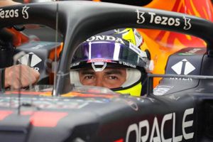 Checo Pérez 'advierte' a Mercedes previo a GP: 'Presionaremos y no nos rendiremos'