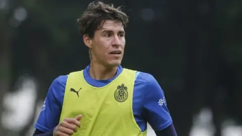 Chivas: Esposa de Cristian Calderón pide un alto a insultos en contra de su familia