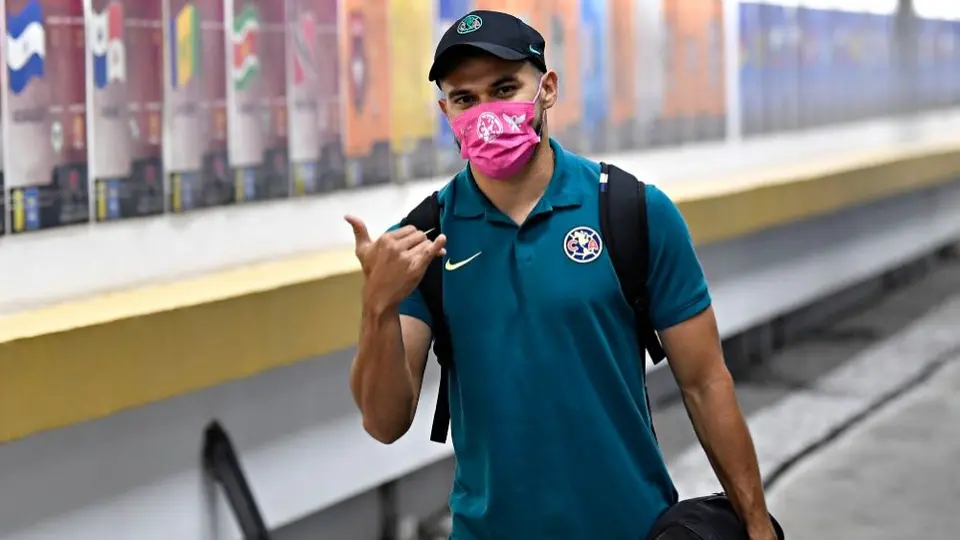 América: Henry Martín inició en la banca el Clásico Capitalino ante Pumas
