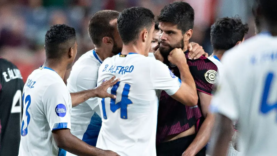 Leverón advierte al Tri: 'Nuestro futbol es meter el pie fuerte cuando hay que meterlo'