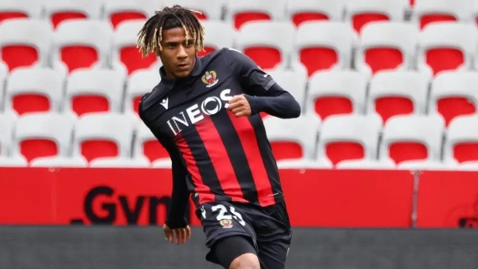 Barcelona: anunció la venta de Jean-Clair Todibo al Niza por 8.5 mde
