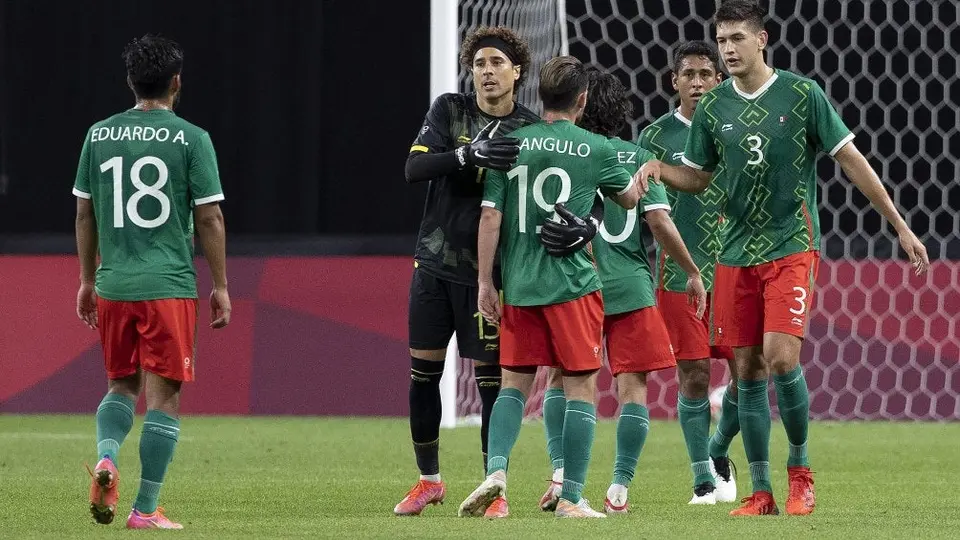 Video: Guillermo Ochoa dio emotivo mensaje a sus compañeros tras victoria sobre Sudáfrica