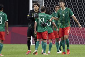 Video: Guillermo Ochoa dio emotivo mensaje a sus compañeros tras victoria sobre Sudáfrica