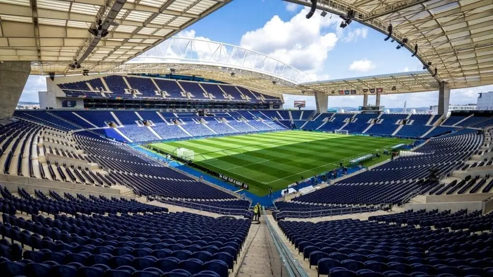 Final de Champions League se jugará con 16 mil aficionados en las tribunas