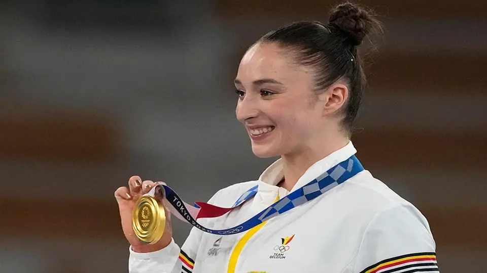 Tokio 2020: Nina Derwael ganó la medalla de oro en barras asimétricas