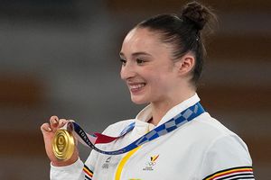 Tokio 2020: Nina Derwael ganó la medalla de oro en barras asimétricas