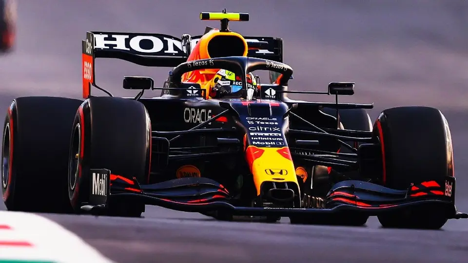 Checo Pérez tras abandonar el GP de Abu Dabi: 'El motor estaba al límite de poder tronar'