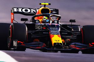 Checo Pérez tras abandonar el GP de Abu Dabi: 'El motor estaba al límite de poder tronar'