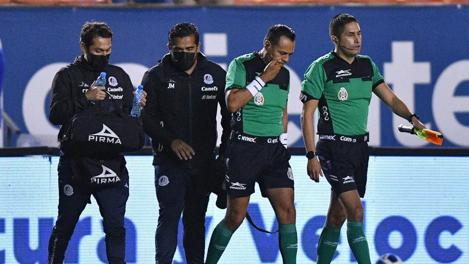 Atlético de San Luis vs Cruz Azul: Abanderado se lesionó y tuvo que ser sustituido