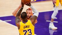 NBA: Lakers derrotó a Warriors gracias a la magia de LeBron James