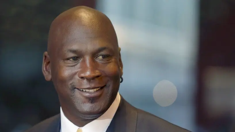 Zapatillas usadas por Michael Jordan en 1984 fueron subastadas por 1.5 mdd