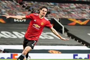 Manchester United: Cavani es homenajeado por los fans con cántico