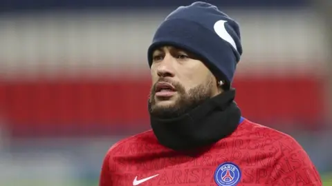 Neymar: Descuidó su forma física mientras está de vacaciones