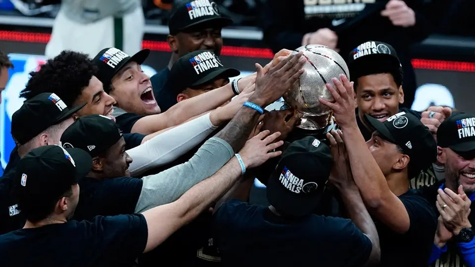 NBA Playoffs: Bucks derrotó a Hawks y disputarán Final contra Suns