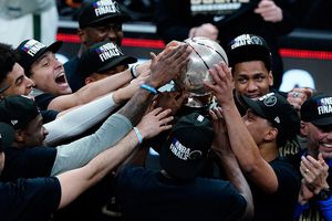 NBA Playoffs: Bucks derrotó a Hawks y disputarán Final contra Suns