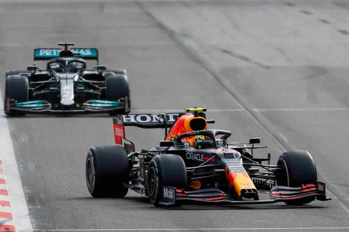 Christian Horner no quiere que se 'finjan faltas' en la F1 como en el futbol
