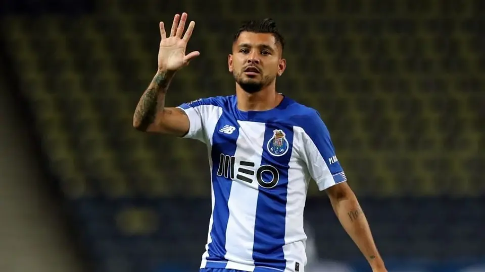 Tecatito Corona: Porto enfrentará al Milan en duelo de necesitados en la Champions