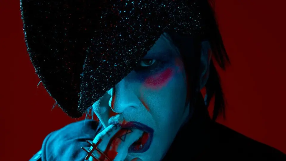 Emiten orden de arresto en contra de Marilyn Manson por agredir a reportera