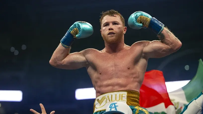 Video: Canelo Álvarez presumió lujosos shorts con diamantes incrustados