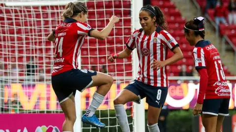 Chivas: Alicia Cervantes y Caro Jaramillo imitaron festejo de Omar Bravo y Alberto Medina