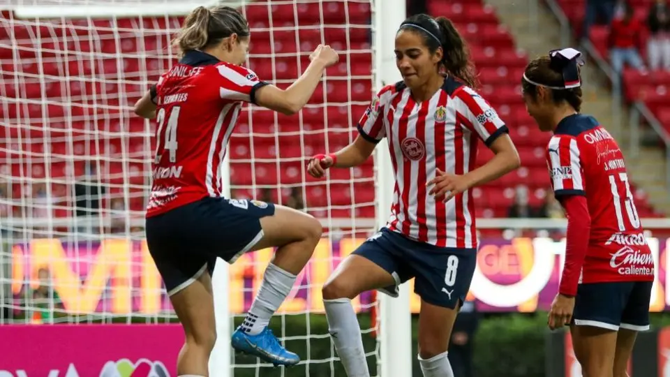 Chivas: Alicia Cervantes y Caro Jaramillo imitaron festejo de Omar Bravo y Alberto Medina
