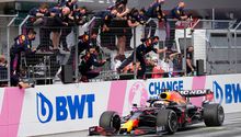 Max Verstappen: Advertido por la FIA tras derrape en festejos del GP de Estiria