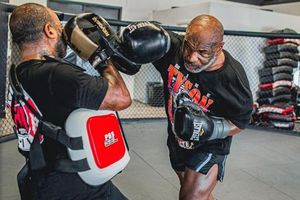 Mike Tyson sobre la marihuana: 'Debí fumar toda mi carrera, hubiera sido mejor peleador'