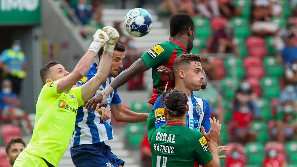 Tecatito Corona: Porto no pasó del empate ante el 'modesto' Marítimo