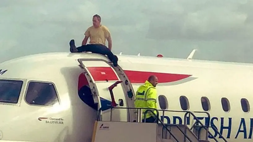 Exatleta paralímpico, sentenciado a cárcel por alterar el orden en avión en Reino Unido