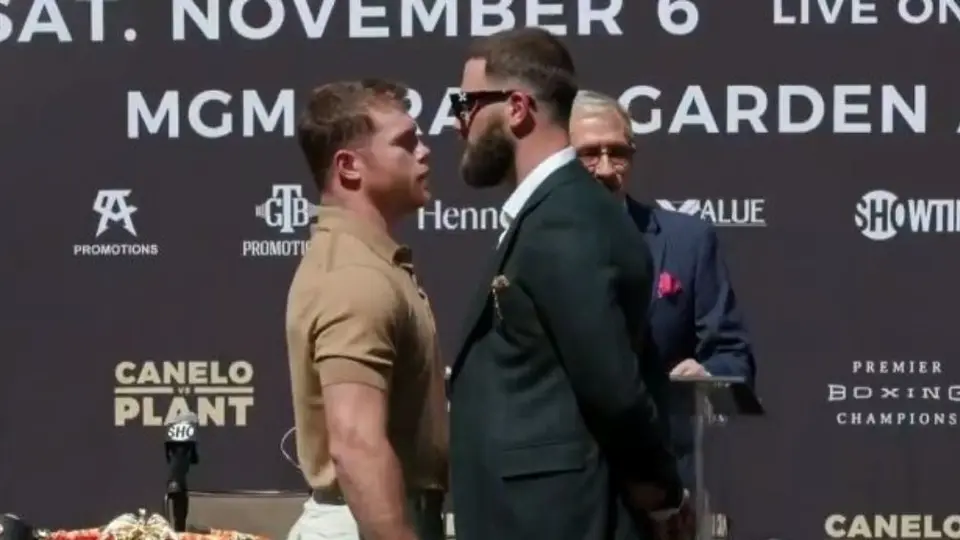 Canelo Álvarez y Caleb Plant se fueron a los golpes durante la presentación de la pelea