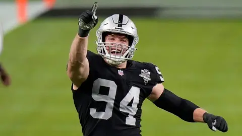 Jersey de Carl Nassib se vuelve el más vendido tras declararse homosexual
