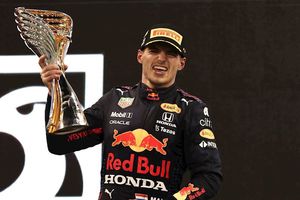 Video: Así fue el emotivo festejo de Verstappen con su padre tras el GP de Abu Dabi