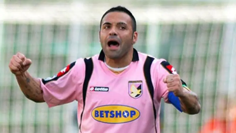 Fabrizio Miccoli, exjugador italiano, condenado a prisión por extorsión