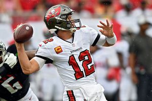 Tom Brady, a las puertas de romper récord de yardas aéreas en juego contra Patriots