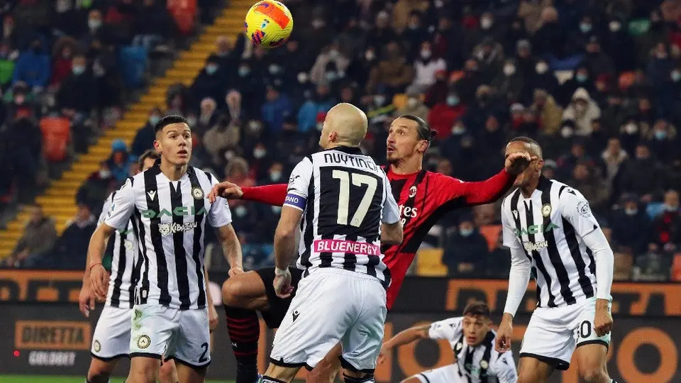 Serie A: Milan salva el empate frente al Udinese gracias a chilena de Zlatan
