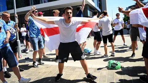 Eurocopa: Aficionado inglés, en estado grave tras caerse de la grada de Wembley