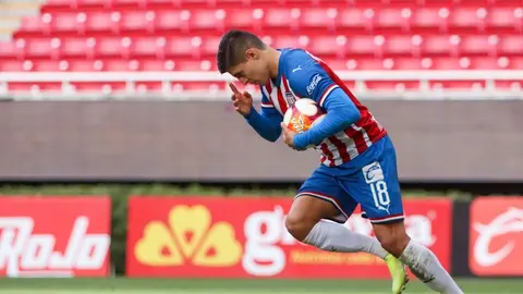 Chivas: Ronaldo Cisneros podrá continuar con su carrera pese a presentar problemas cardiacos
